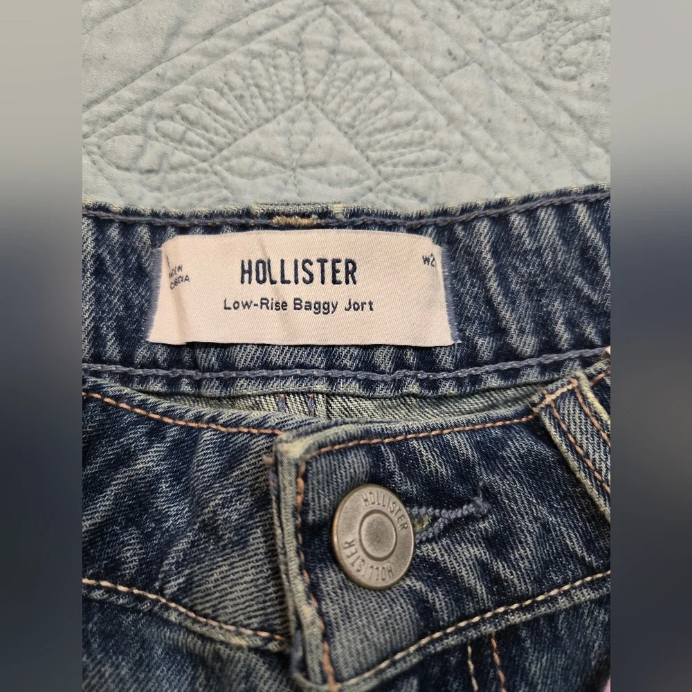Hollister Low Rise Baggy Short Blue and Pink Jean Shorts Size W29
